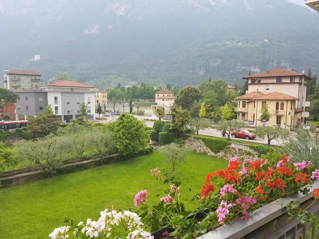 Vista sulle montagne e sul verde a Riva del Garda